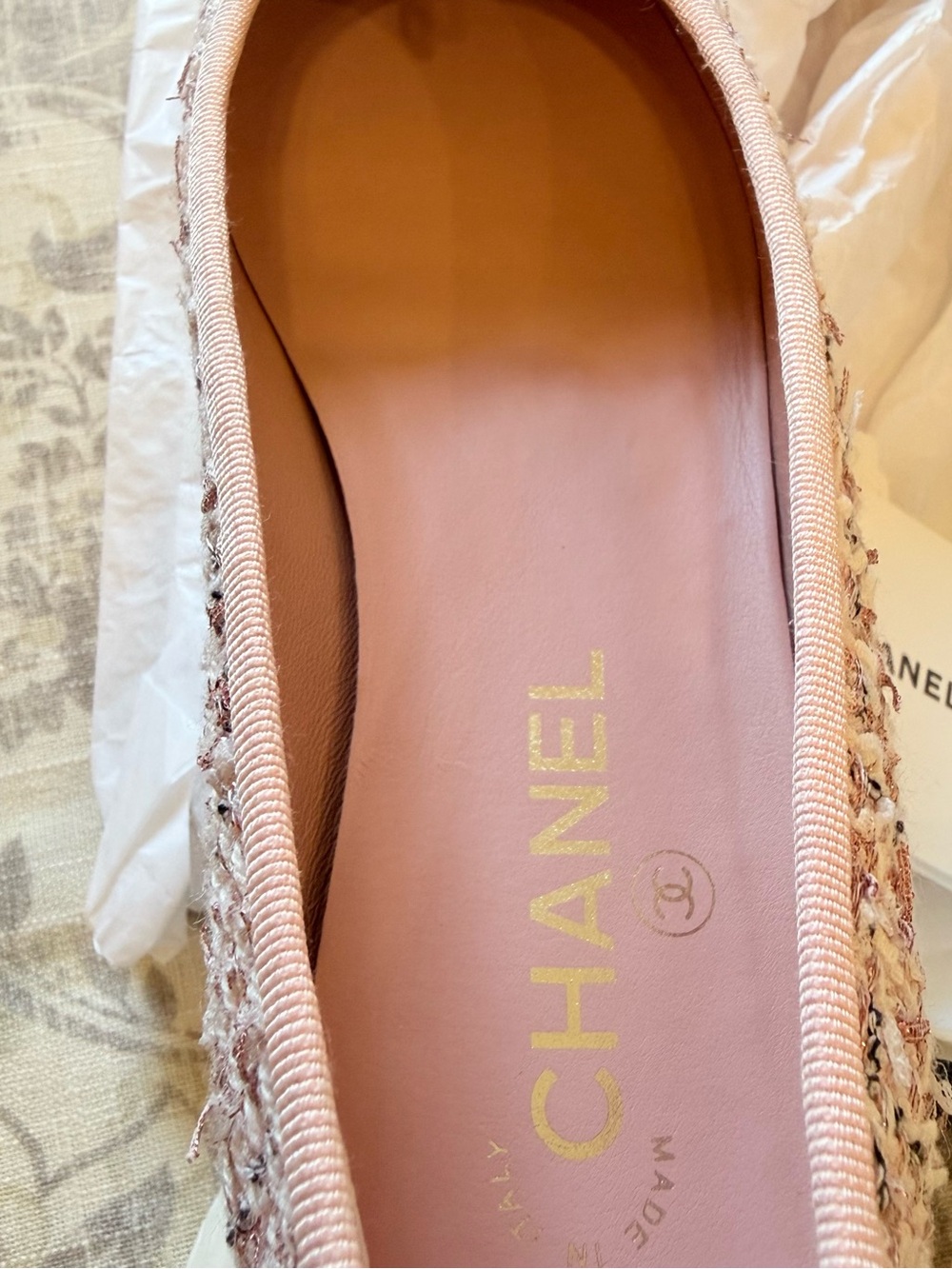 ✨CHANEL - Worn Once - Pink Tweed Ballet Flats with Black CC Cap-Toe (EU 40/US 9) - Picture 5 of 13